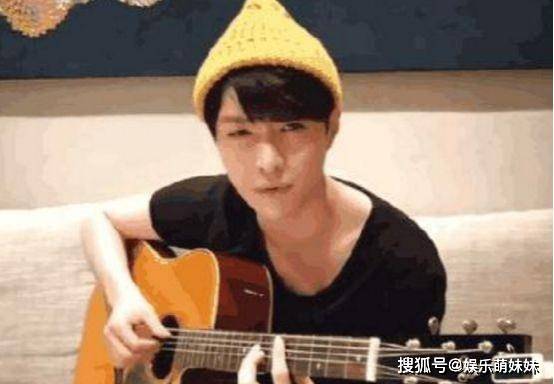 自己在家怎么弹吉他 0d4d18c58dad4eeba0c20bb936770e58.jpeg