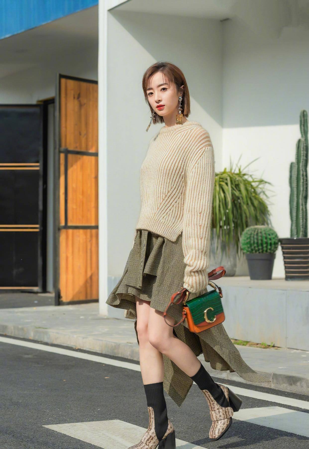 仙女|胡冰卿果然“冰清玉洁”,一身仙女裙明艳动人,仿若人间仙子