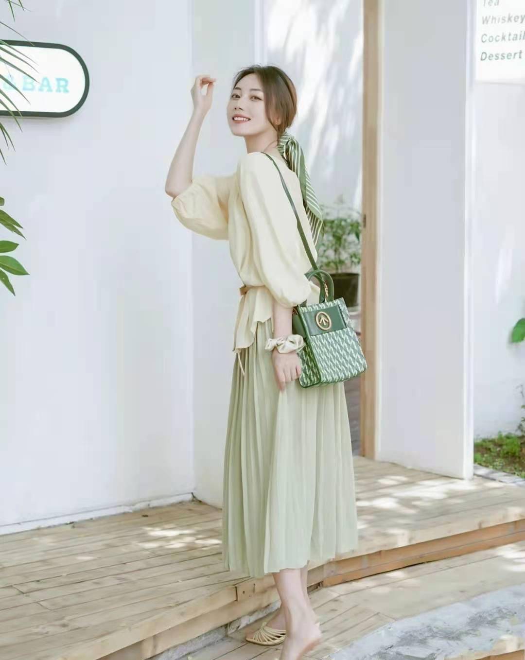 整体|“淑女色”选对，少女感十足的穿搭