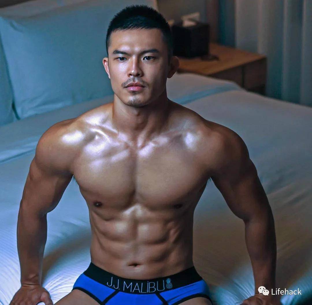 深海人鱼|天呐！这是只存在于漫画里的肌肉男菩萨么？