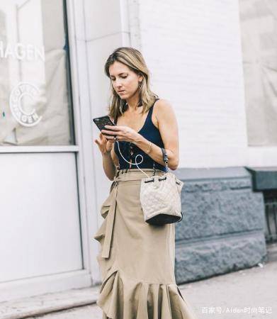 下半身|这四条不挑年龄，不挑身材的裙子，下半身胖的女人尽量多尝试