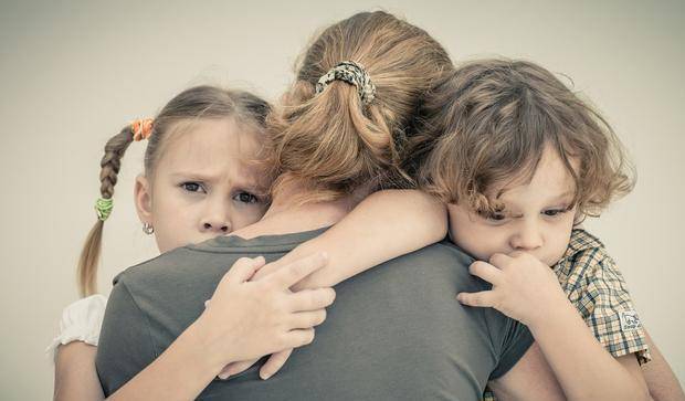 因为|38岁宝妈独自带孩子，猝死家中3天被发现了，孩子在一旁吃零食