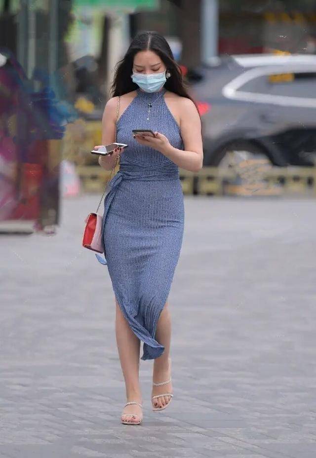 女士|奔四的女人别穿短裤了，今夏流行“女神裙”，杨柳细腰藏不住了！