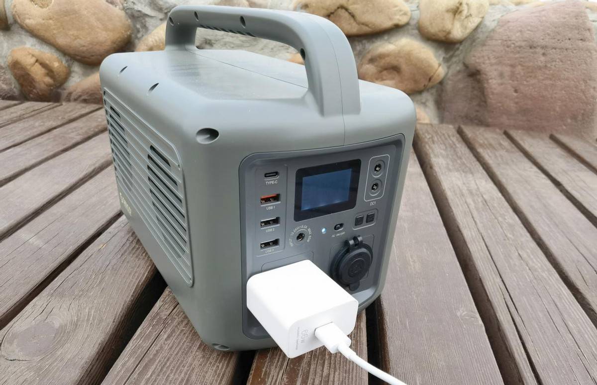 野营必备的户外神器!_充电