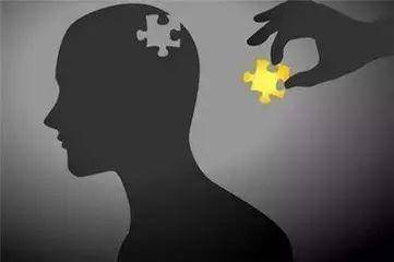 梦境解析，梦到游泳被鬼抓的深层含义与心理暗示