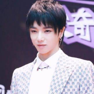 高挺|华晨宇的颜值有多逆天，少年感十足