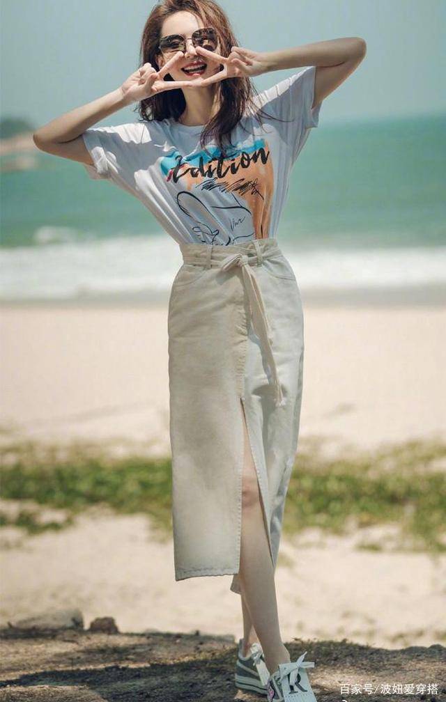 运动鞋|“裙子+运动鞋”才是今夏最潮混搭公式！可盐可甜，潮人都这么穿