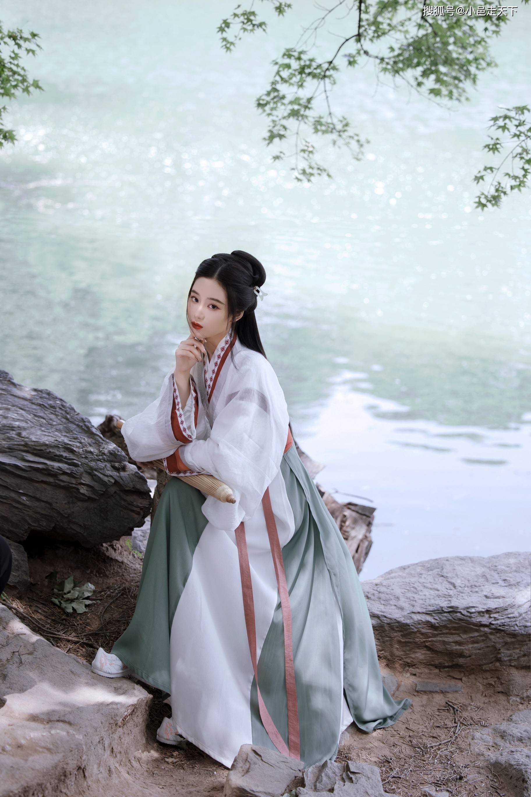 徐艺洋仙气古装造型写真