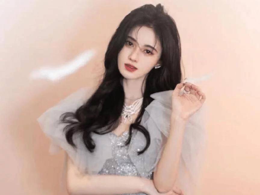 4000年一遇美女 她的 坐姿 火了 一般人都控制不住 鞠婧祎