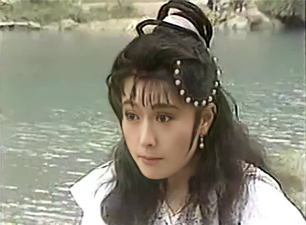 新修版里还接受了银川公主的侍女及灵鹫宫的几位女仆作为侍妾,但显然