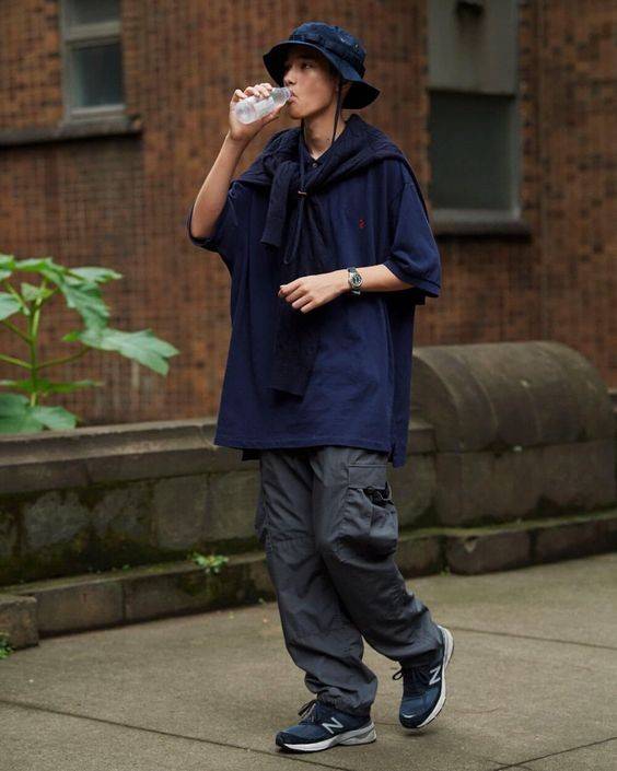 潮男有一种搭配叫五五身上下宽松休闲随意这样穿够时髦
