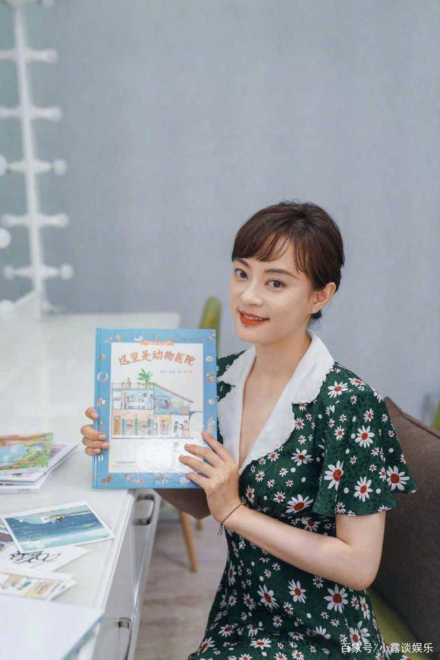 长发|孙俪身穿绿色小碎花裙，气质十分温柔