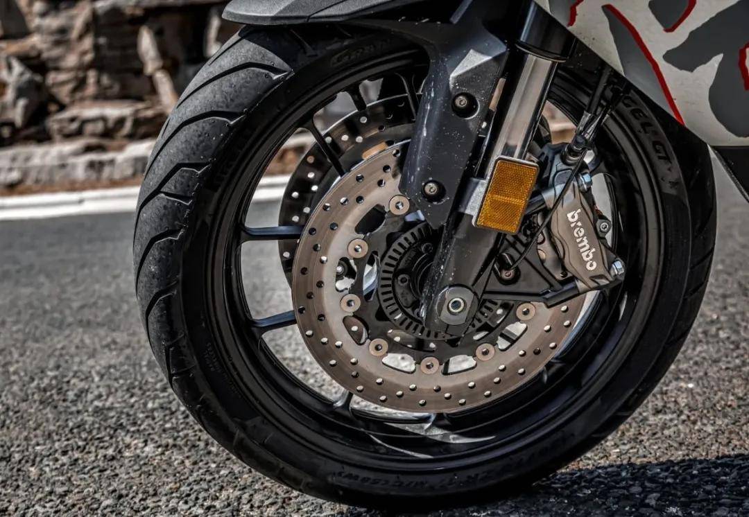 前身是国宾用车的杰迪 这个大排玩家 与众不同 摩托车