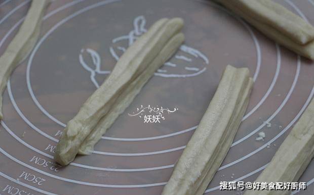 整形|做好这一步, 蓬松金黄的大油条在家轻松做, 脆皮软心根本停不下来