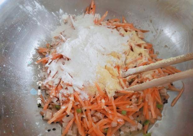 做法|简单的夏季早餐，用筷子搅一搅，金黄香软，色味俱佳，上桌准吃光