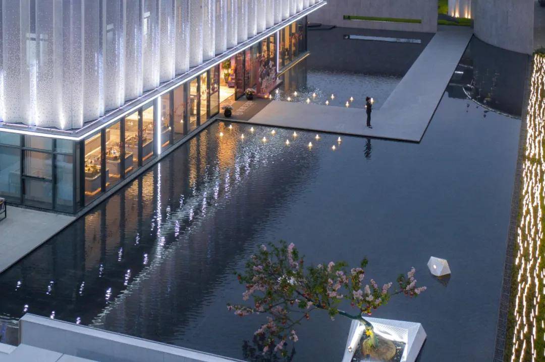 从场地建成的那一刻起,璀璨天瑞·锦园将回归到人们日常的生活中,以一