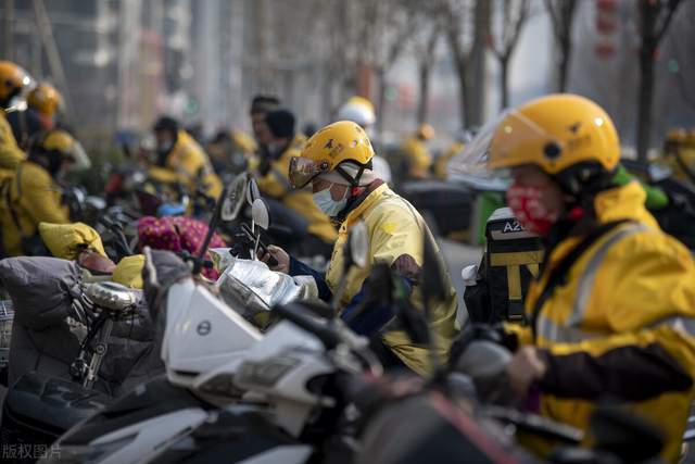 消息资讯|工地新人干活效率太高了，一来就抢风头，其他工友该怎么办？