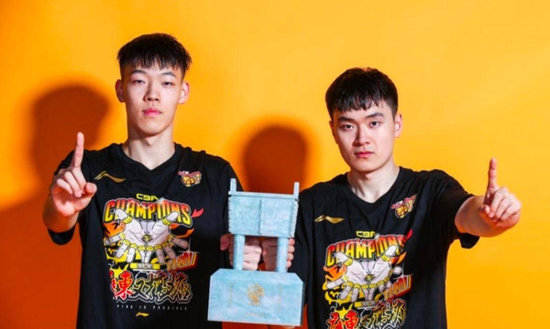 广东男篮离队第一人!年轻后卫被朱芳雨放弃,将会加盟到cba新军_马力克