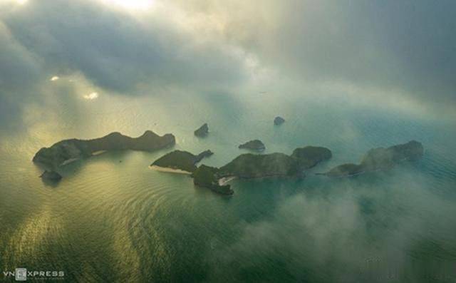 从高空俯瞰越南海防市兰夏湾的迷人景观