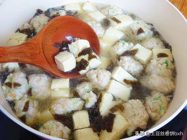 肉丸|早餐做这汤，清爽鲜香又开胃，营养全面，滋补到位，孩子要多吃
