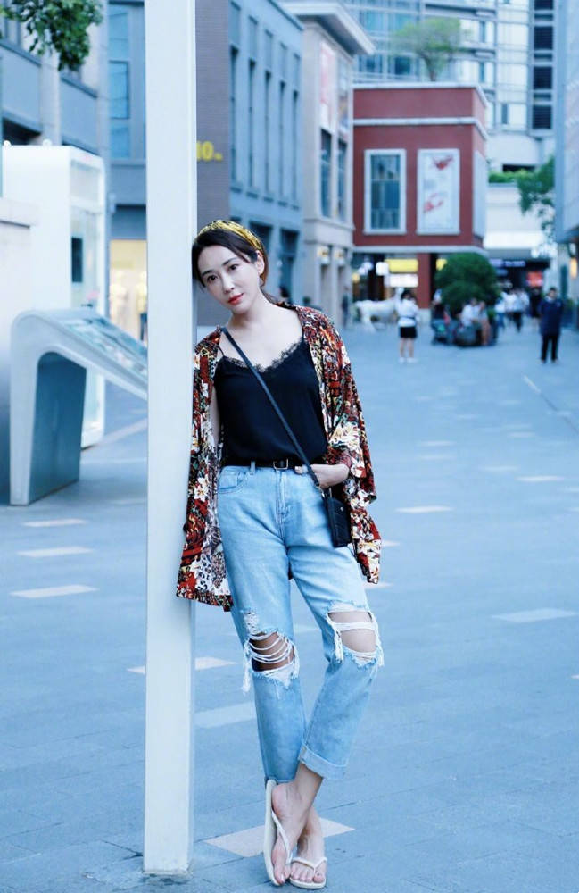 奚梦瑶|张碧晨遇见奚梦瑶，和超模比腿长真大胆，小明穿破洞裤赢得也轻松