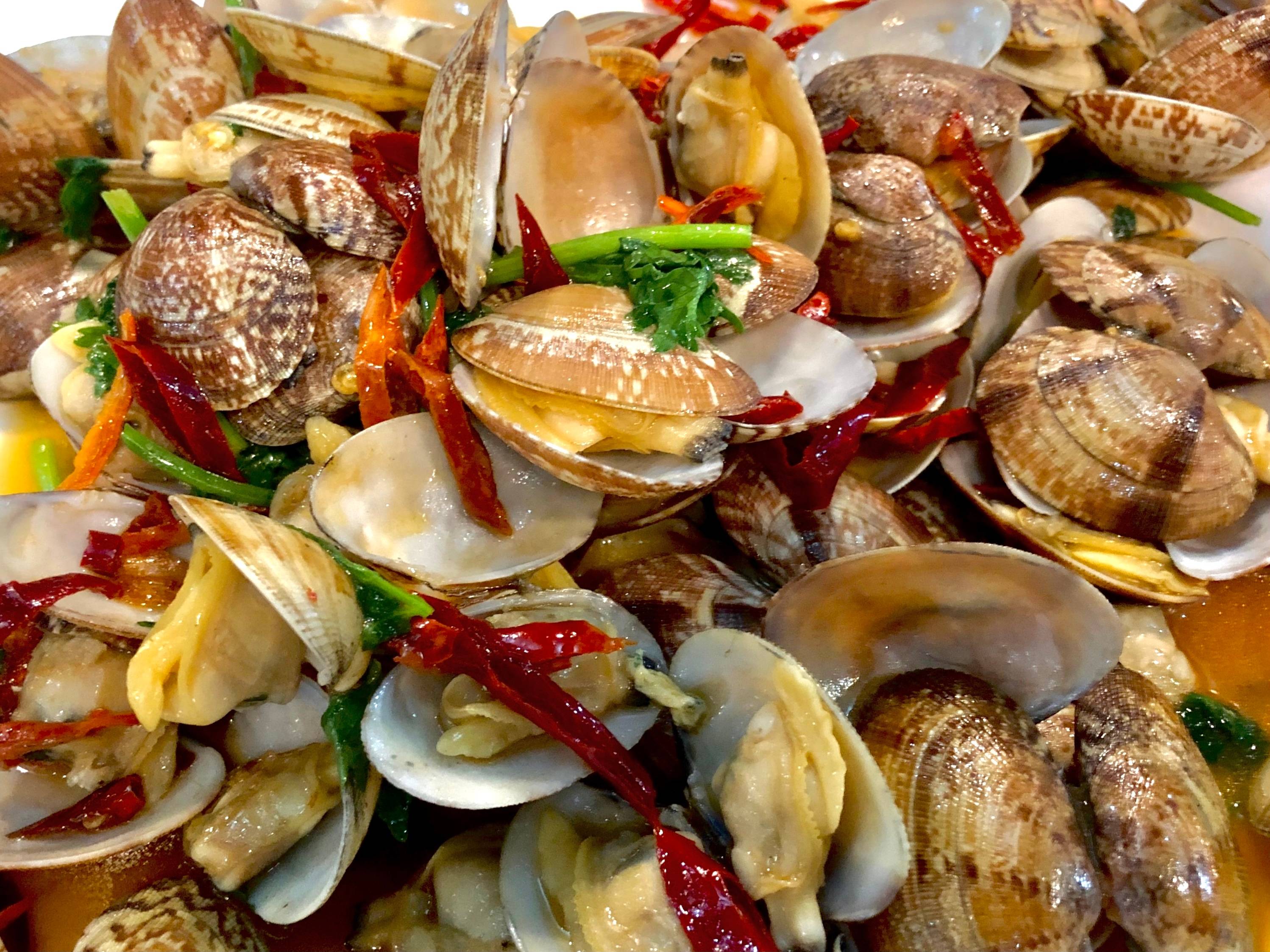 推荐菜品:杂鱼锅贴,红烧鳗鱼,椒盐皮皮虾,海鲜水饺