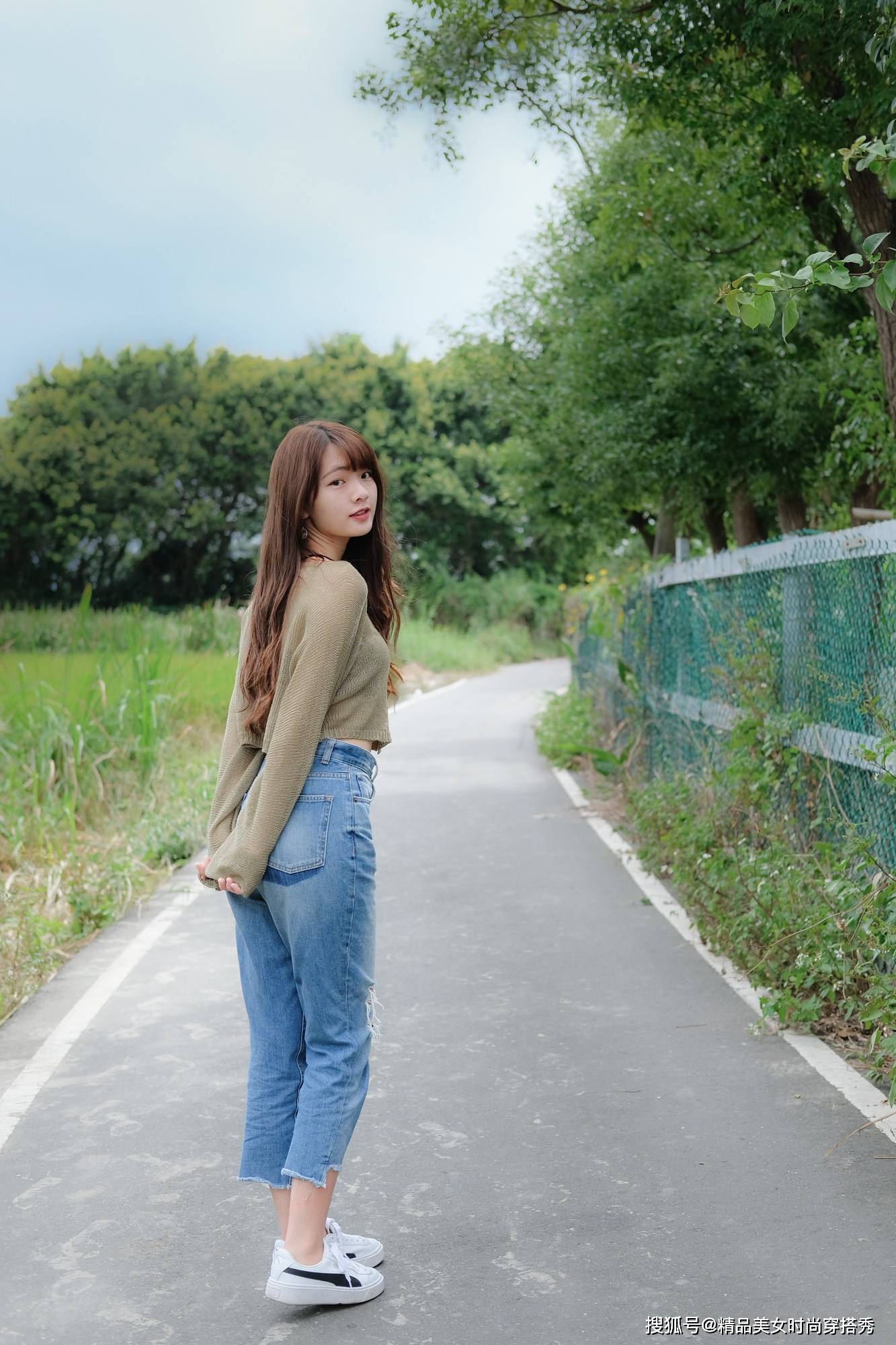 浅色|破洞牛仔裤青春又减龄，少女感十足