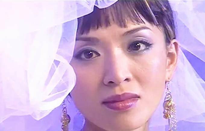 扮演者|电影《梅艳芳》剧照曝光，女主扮演者惹争议，网友：一点不像梅姑