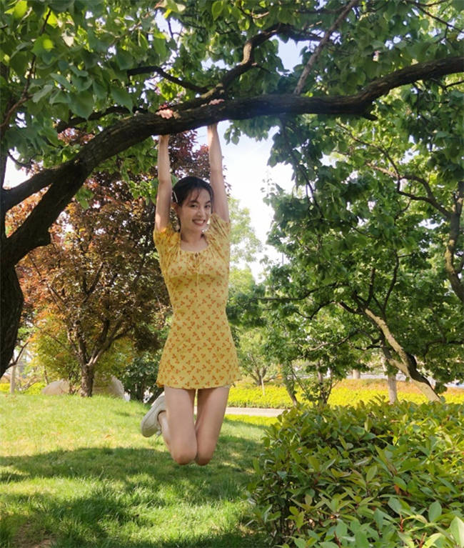 邂逅|盛夏时节邂逅连衣裙，迪丽热巴杨超越，教你怎么穿才更有魅力