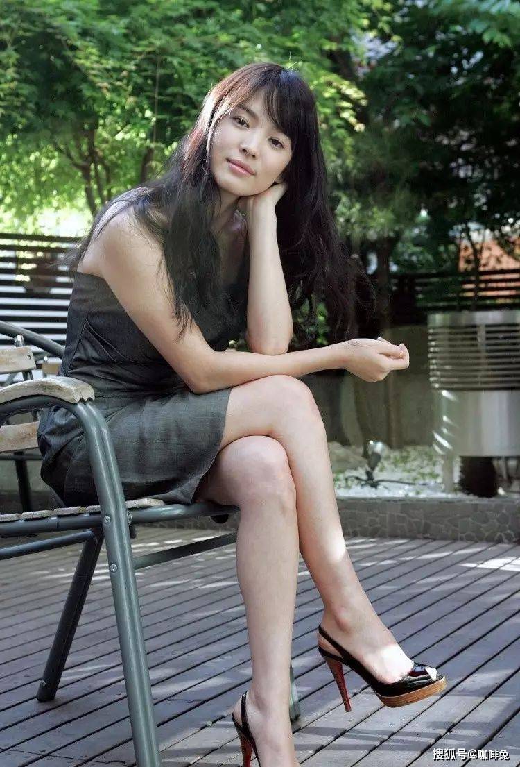 衣品吧|身材不好衣品来补！40岁的宋慧乔的穿搭，不学学？秒变18岁