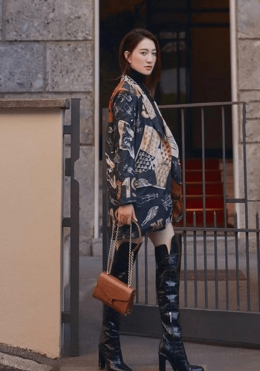 整体|任达华眼光真好,妻子琦琦穿西装显得超美,179的身高太亮眼了