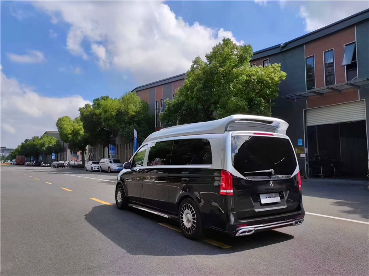 奔驰威霆改装高顶全隔断4座商务车，双拼色网红总裁款_搜狐汽车_搜狐网