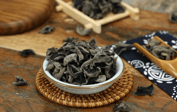 损伤|久泡的菌类能不能吃？内科医生说出了真相，不妨提前了解一下