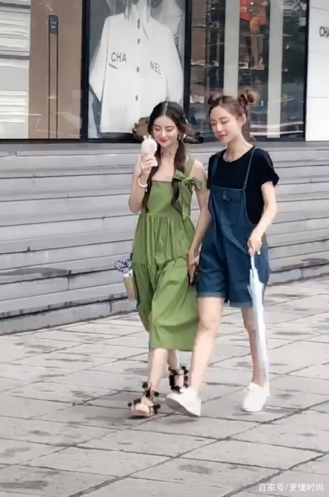 网友|离开长腿特效的网红有多高?穿桔梗裙不到160,网友:被骗了!