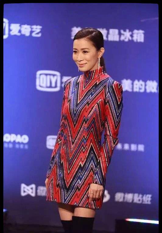 黑色|爱奇艺尖叫之夜第一波红毯图来袭,朱丹造型被吐槽!