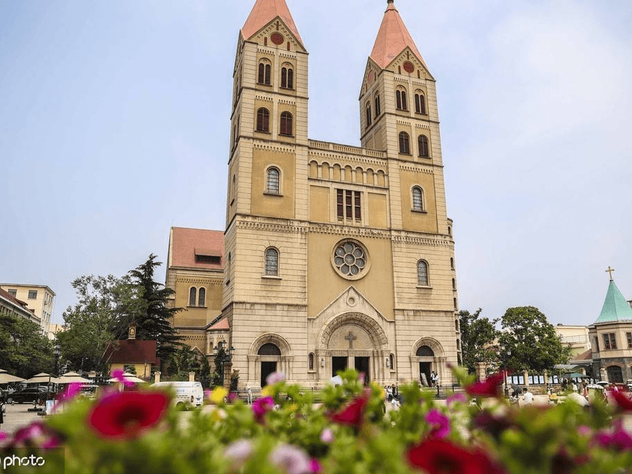山东青岛:旅游景点风光美游客纷至沓来观赏