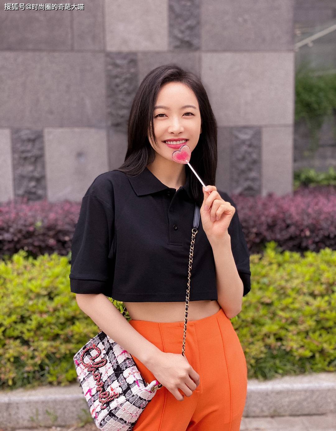 赵露思|T恤还穿不腻？看看爱豆的花式polo穿搭，素人们也值得一试