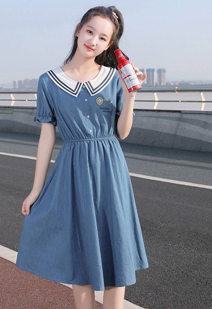 衣领|比碎花裙还要减龄的裙子，衣领的设计往往很重要