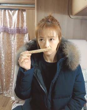 全无|蒋欣为减肥零食只闻不吃,面色苍白惹网友担心:瘦的都不像你了