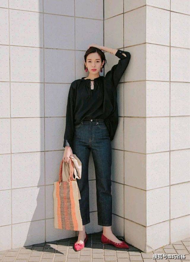 普通的牛仔裤穿出时尚感,是讲究搭配技巧的!3种穿法轻松变时髦