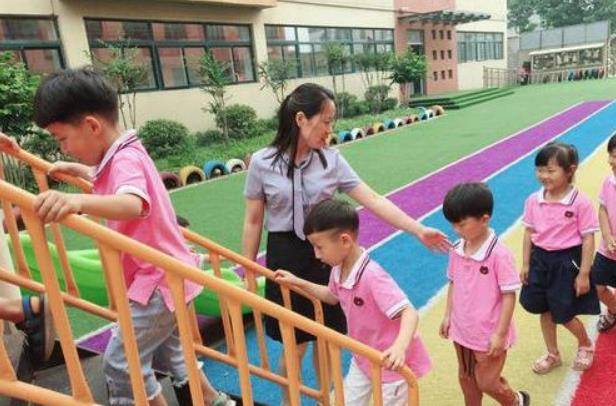 家长|幼儿园“缴费单”成功出圈，家长看后纷纷叫苦：一个孩子都养不起