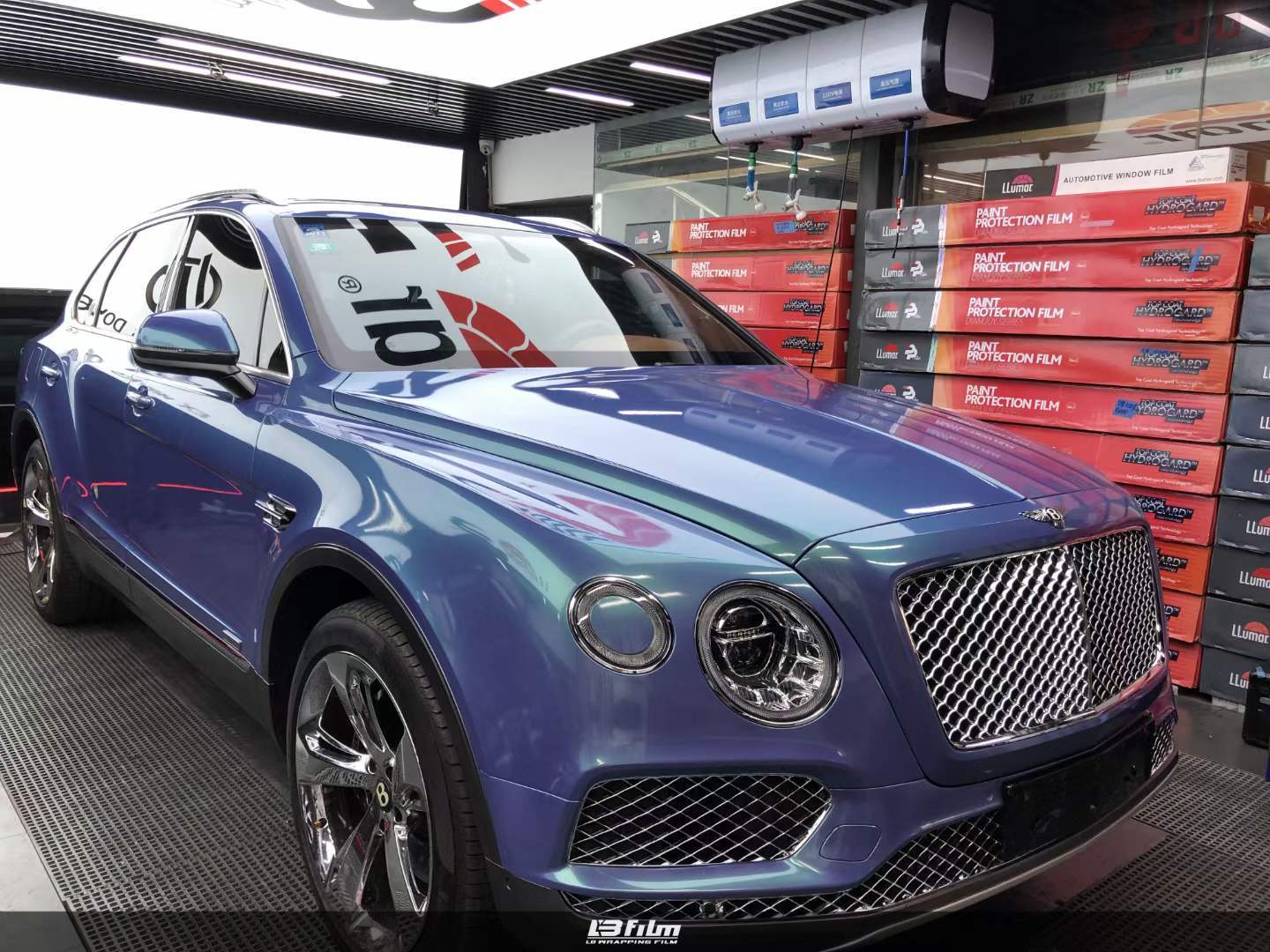 宾利添越车身改色lb film(lb改色膜)珊瑚孔雀绿_搜狐汽车_搜狐网