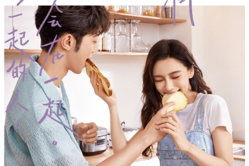 原创baby赖冠霖吃饭baby模样显的苍老和赖冠霖同框像两代人