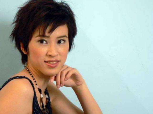 她18岁出道当了12年配角,为母亲转行按摩,今身价不菲!_陈思齐