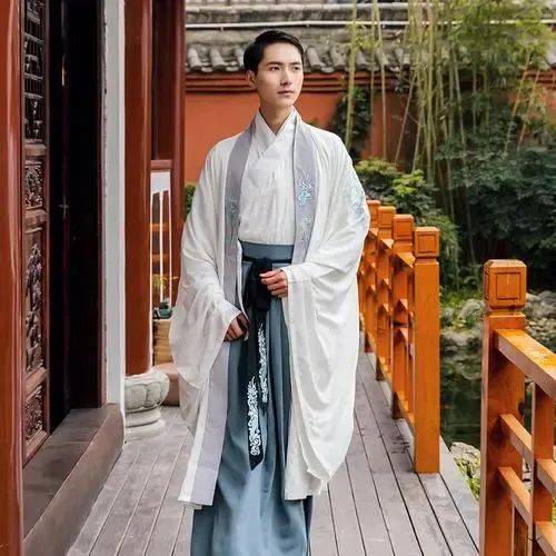 传统|这种汉服看似是女装,实则男生也能穿!你一定不陌生!