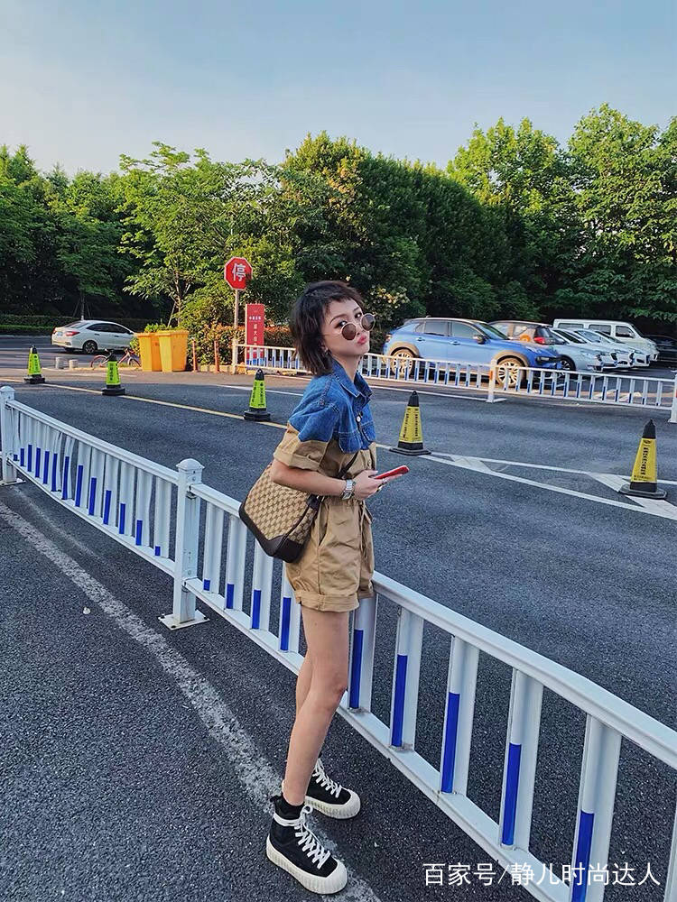 夏天|裙子穿腻了？换裤装，女人帅起来没男人什么事！