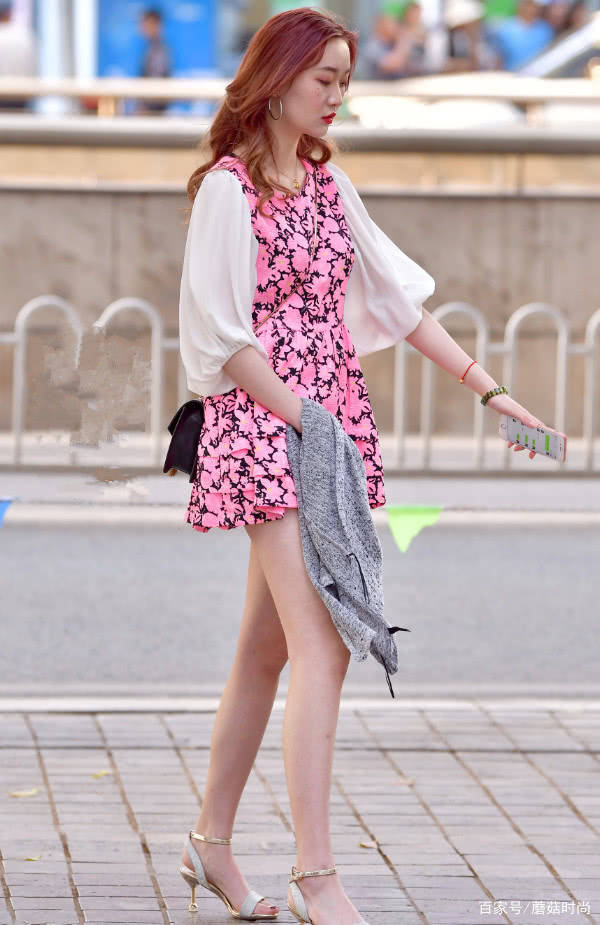 都说|都说紫色是最难驾驭的,但看了她的“天花乱坠裙”,我也敢穿了!