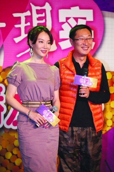 短裙|陈数现身西藏，穿卫衣短裙很嫩，但脸肿胀僵硬连她也老得不真实！