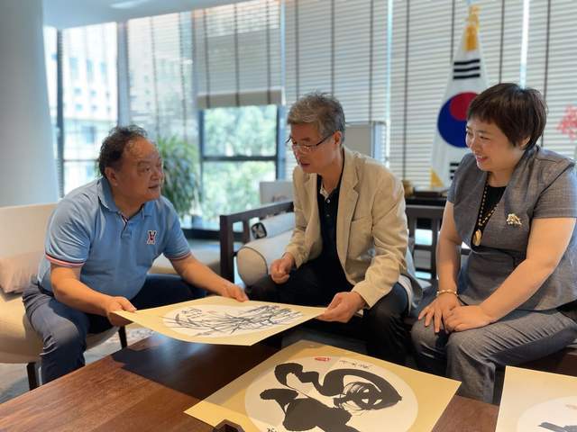 中名联签约艺术名家杜建成作品韩国大使馆文化院亲选国礼珍藏_中韩