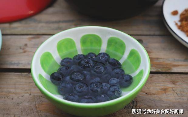 西红柿炒鸡蛋|外出一个多月，终于吃上自家早餐，上桌就被大家抢光，太怀念了！